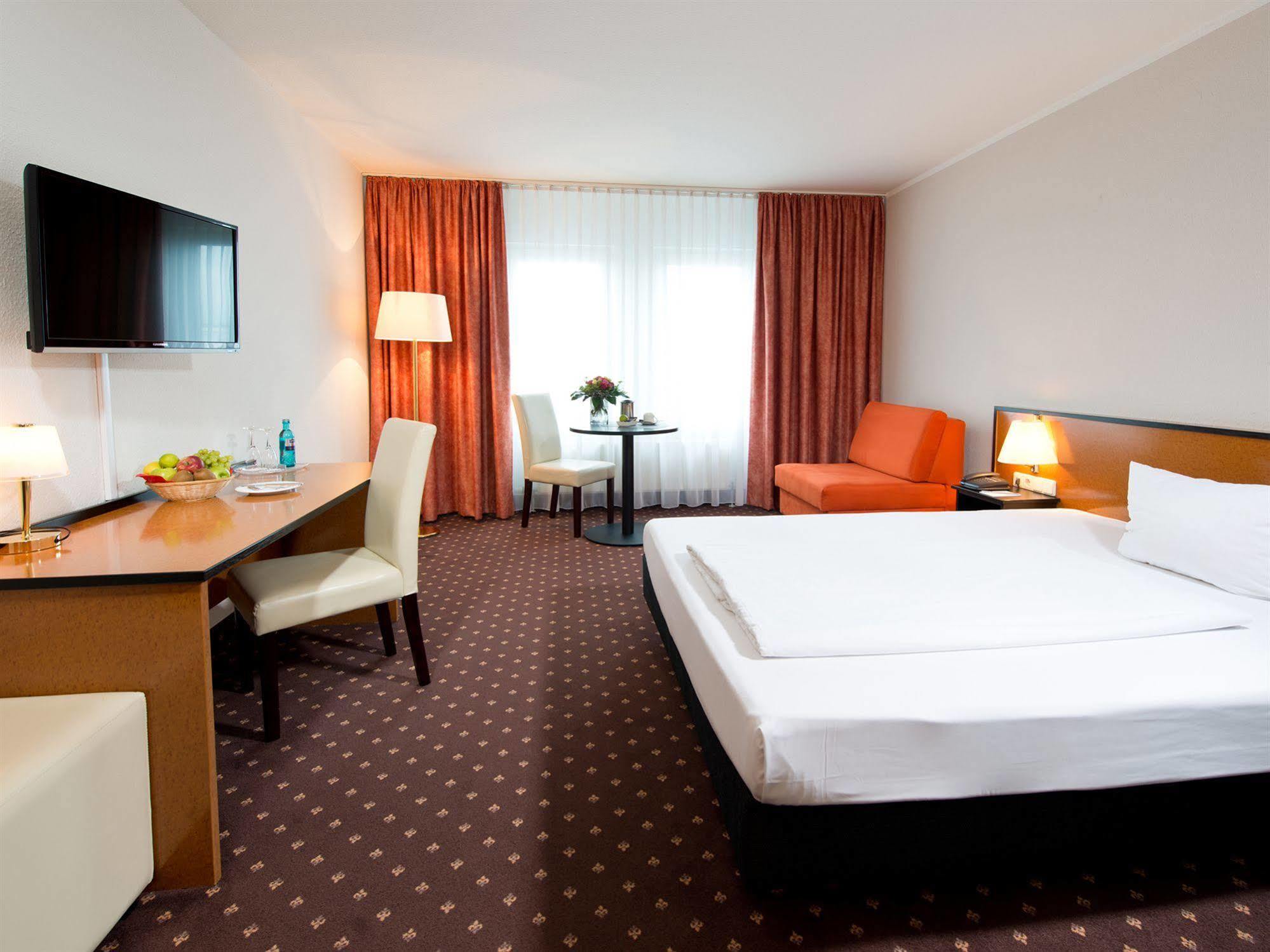 Achat Hotel Hockenheim Esterno foto